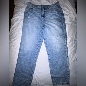 Straight leg, light wash mom jeans